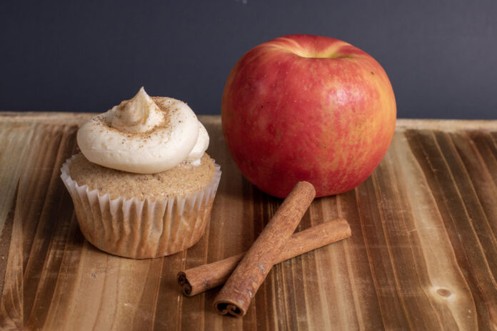 apple-cupcakes-web