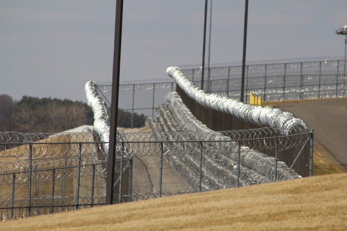 fence main