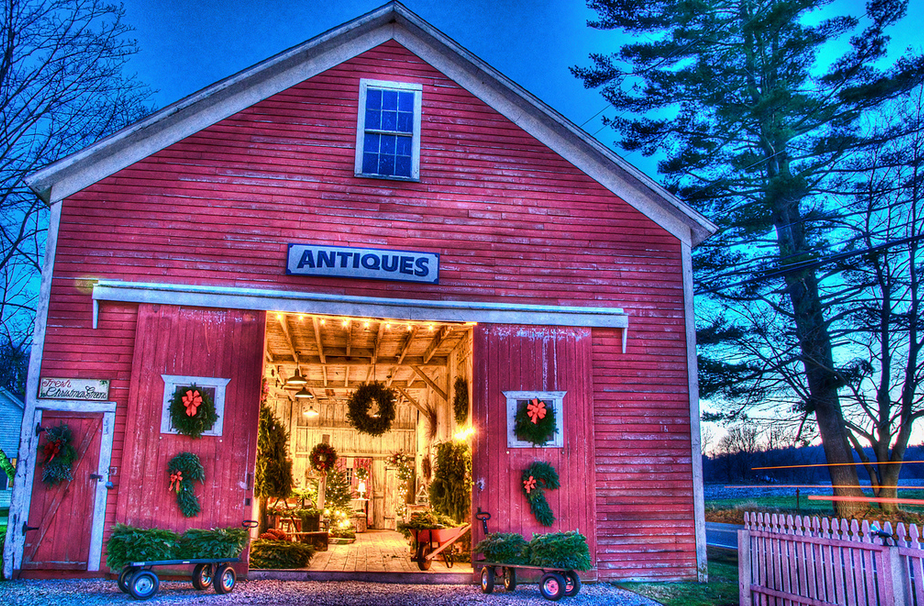 antiques barn at Christmas