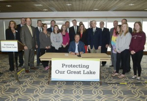 Gov. Kasich signing the nutrient bill, S.B. 1