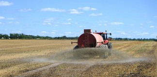 Spreading manure