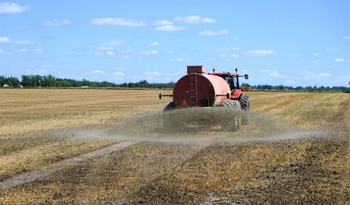 hydrogen sulfide manure Spreading manure