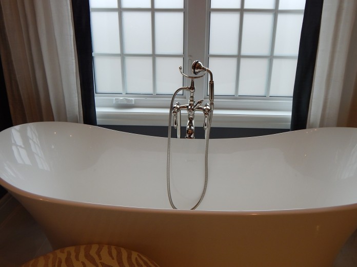 bathtub-902361_1280