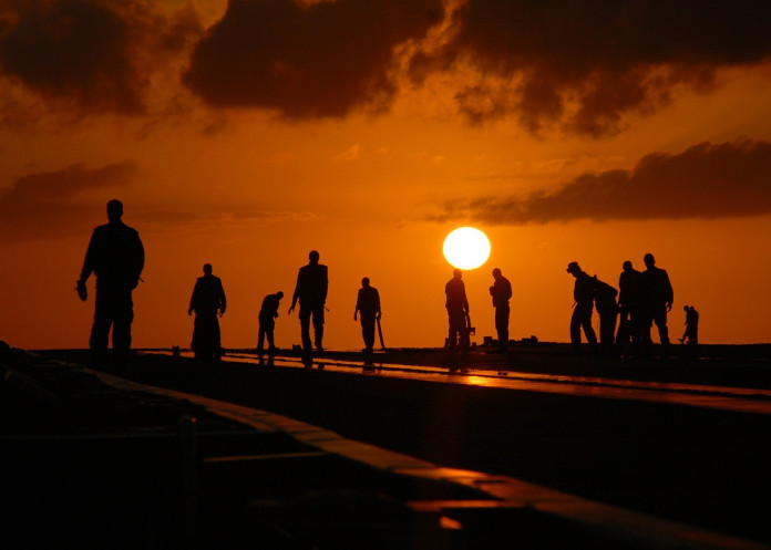silhouettes-582969_1280