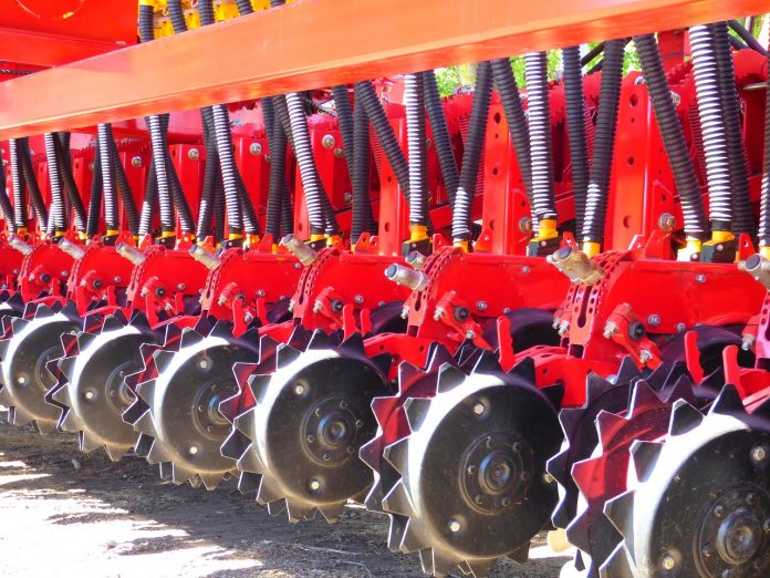 farm-equipment-1730629_1280