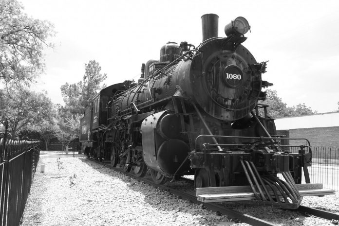 train-215861_1280