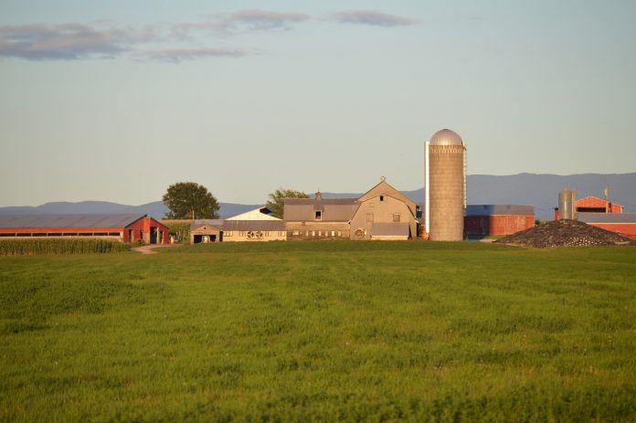 barn-2096863_1280