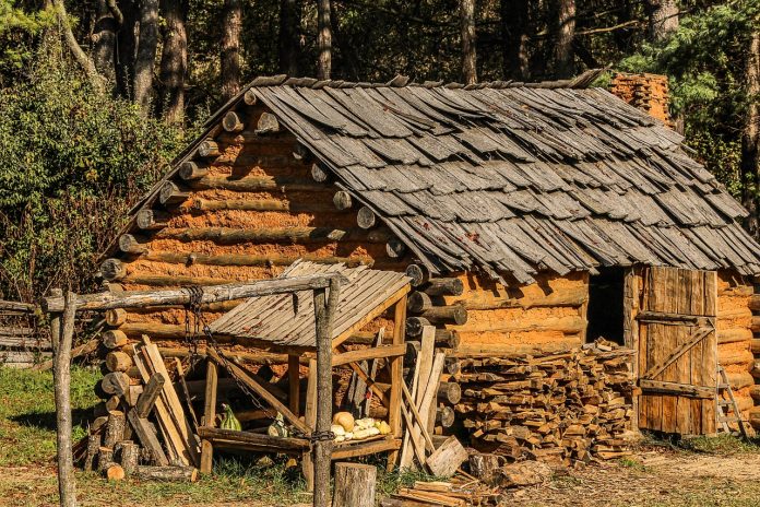 hut-202035_1280