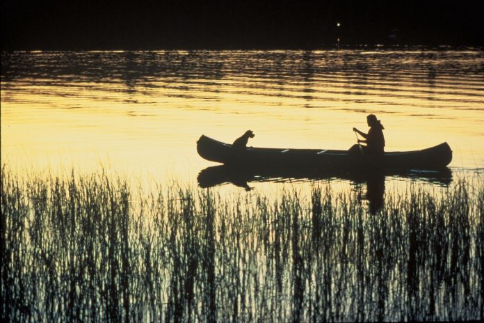 canoe-703818_1280