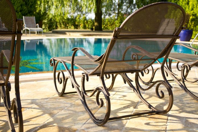 sunbeds-2446614_1280