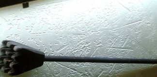 Item 1088 has a pyramid shaped head that is about 4 inches at its base with ridges and teeth on the bottom. The head tapers back into a long cylindrical pole.