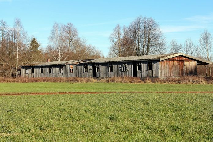 barn-226478_1280