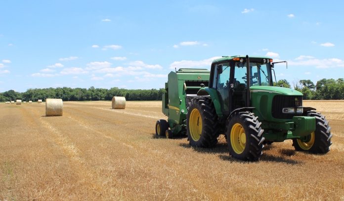 Baling wild art baling straw