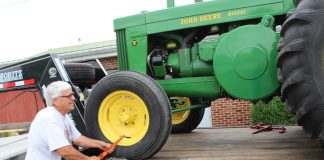 Deere R wheel