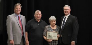 Tom and Gin Kestell Receives Elite Breeder Award