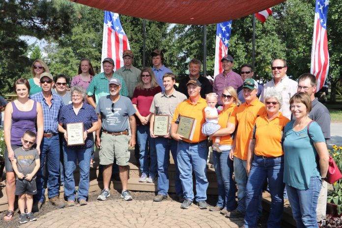 fsr18-conservation winners group Ohio conservation farm family award winners