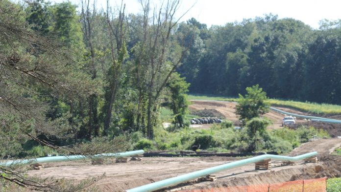 Pipeline construction Utica shale oil and gas pipeline