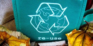 reusable bag with recycling symbol
