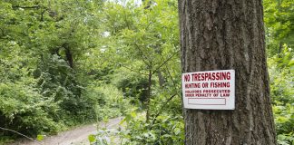 no trespassing sign