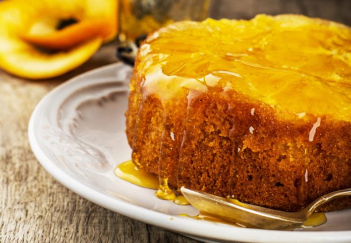 Orange Upside Down Cake with Sweet Syrup Orange Upside Down Cake with vanilla and honey.