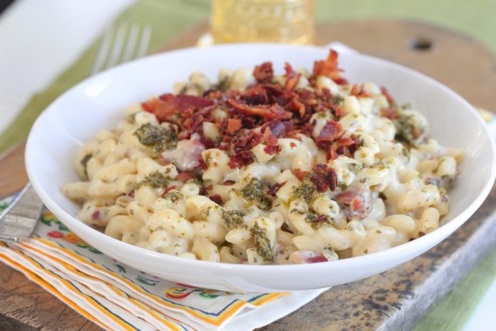 feature.web Bacon and Pesto Mac N Cheese