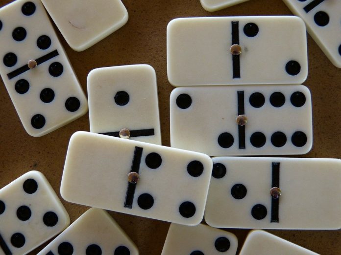 dominoes dominoes