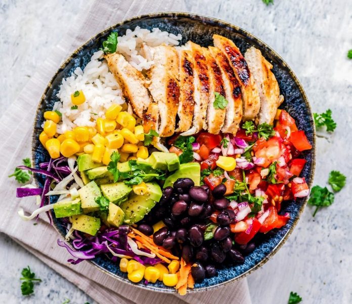 metro nutrition A bowl of food with rice, vegetables and protein.