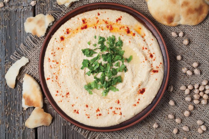 feature.web Hummus in a bowl