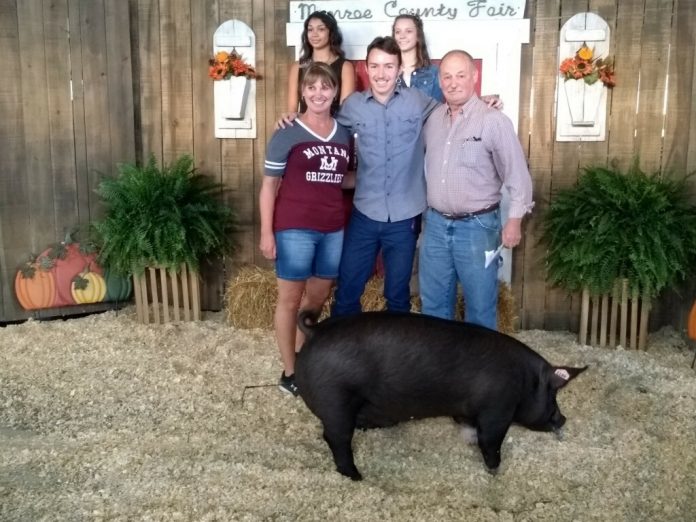 imagejpeg_0(1) people standing with pig