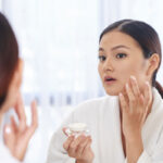 THE-BEST-TIME-OF-DAY-TO-APPLY-SKINCARE-PRODUCTS-BY-DERMATOLOGIST-DR-ANJU-METHIL_OI
