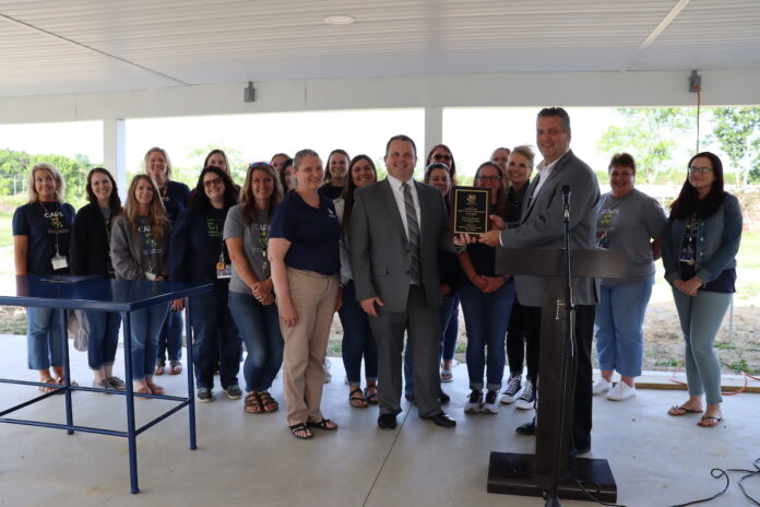 summit elementary a group of teachers stand together to receive an award