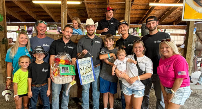 GRAND CHAMPION MARKET RABBITS: DOMINIC ATILANO